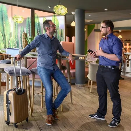 图尔中央车站宜必思酒店 酒店