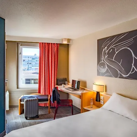 Ibis Centre Gare מלון 3*