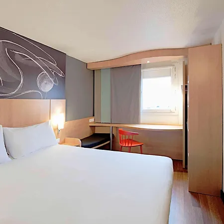 Ibis Centre Gare מלון