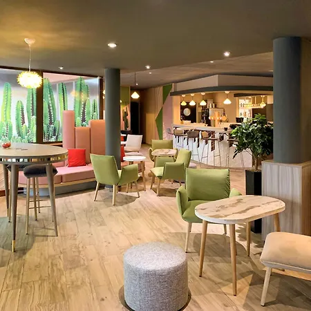 图尔中央车站宜必思酒店 3*