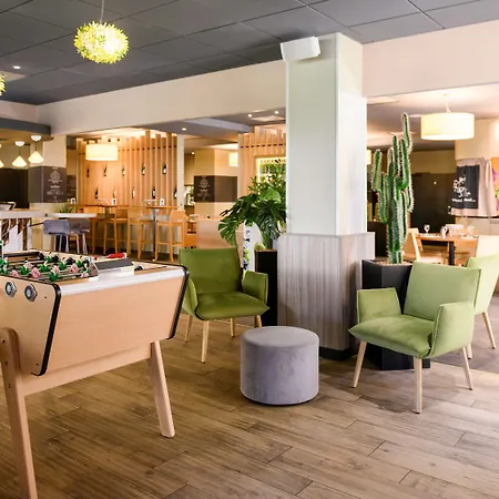 图尔中央车站宜必思酒店 3*