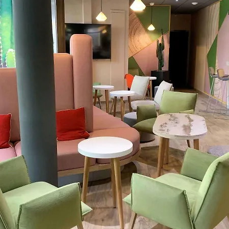 图尔中央车站宜必思酒店