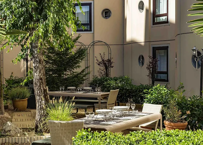 Ibis Centre Gare Otel 3*