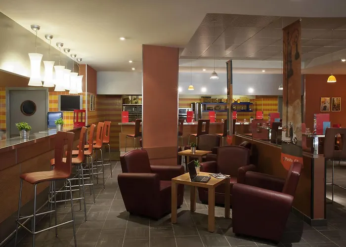 图尔中央车站宜必思酒店 3* 图尔