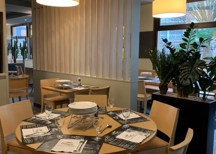 酒店 图尔中央车站宜必思酒店 3*