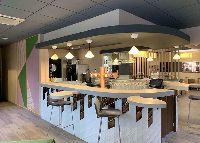 图尔中央车站宜必思酒店